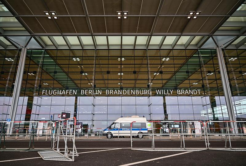 LIVE: Mit 9 Jahren Verspätung: Der Flughafen BER eröffnet