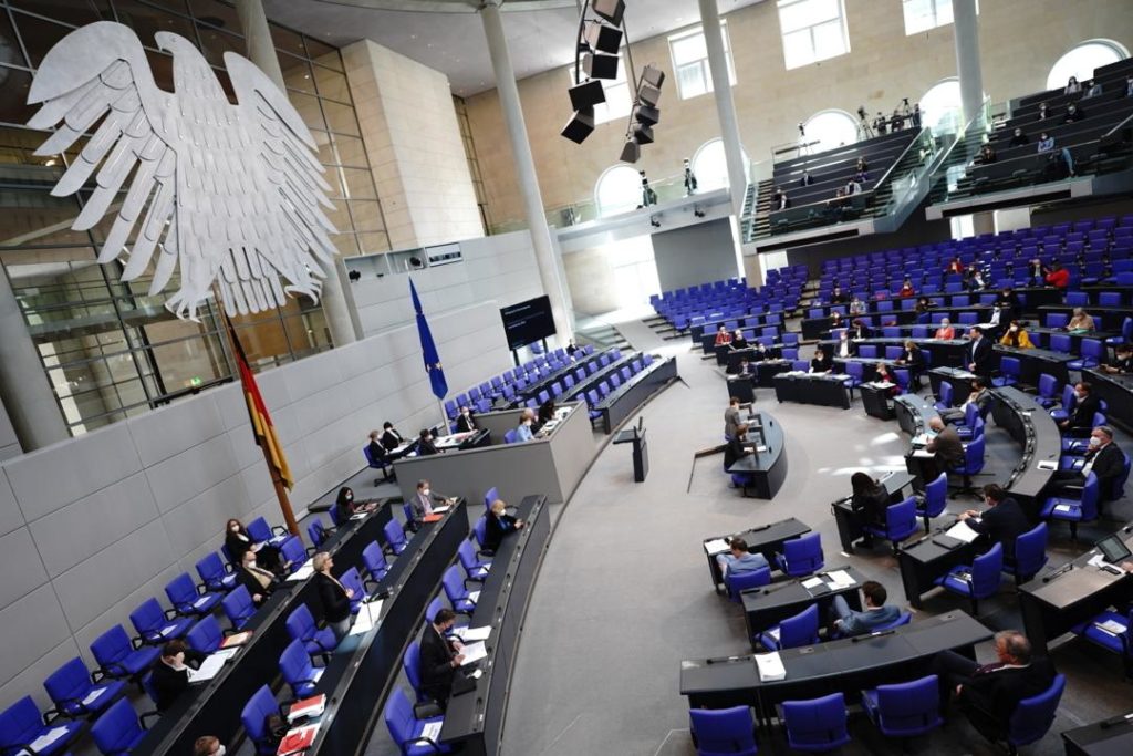 Corona LIVE: Der Bundestag berät über die Notbremse