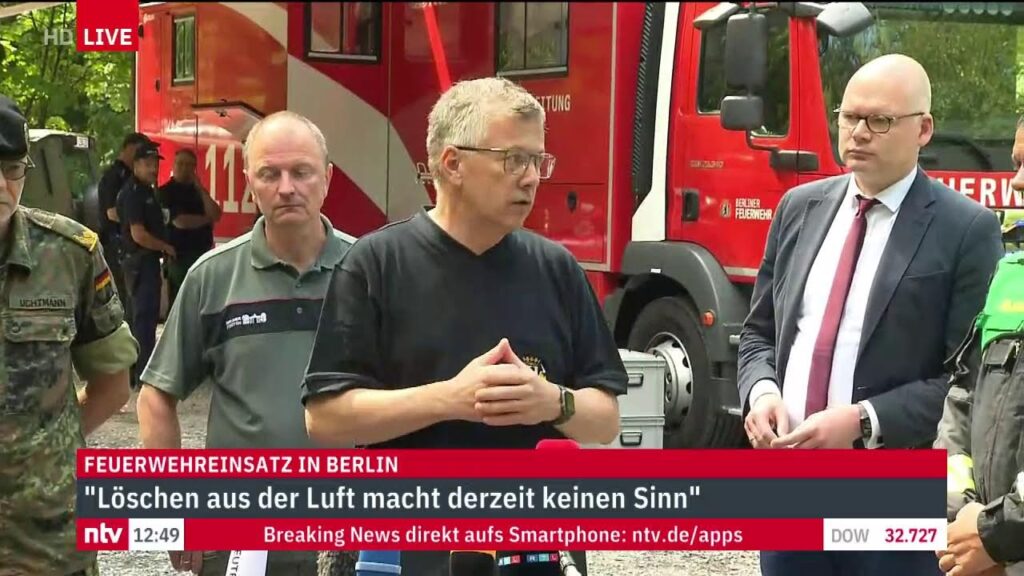 LIVE: Pressestatement der Feuerwehr zur Lage im Grunewald
