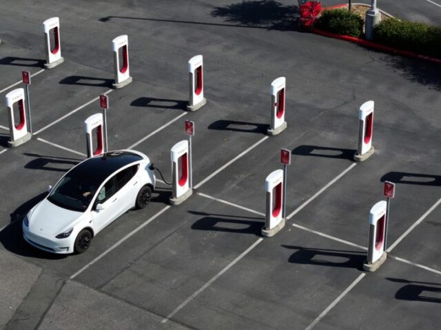 Tesla stoppt Supercharger-Expansion und gibt damit seine größte Stärke auf