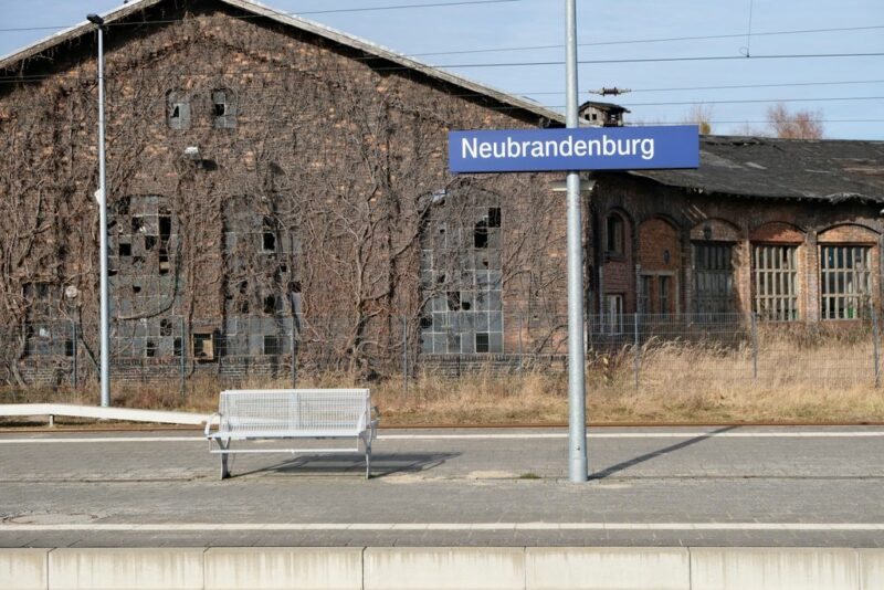 Deutsche Bahn in Neubrandenburg: Gefühlt endloser Vollstopp