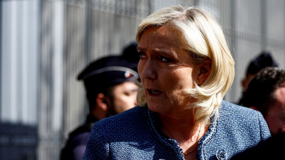 Marine Le Pen kämpft nach dem Urteil um ihr politisches Überleben Marine Le Pen kämpft nach dem Urteil um ihr politisches Überleben