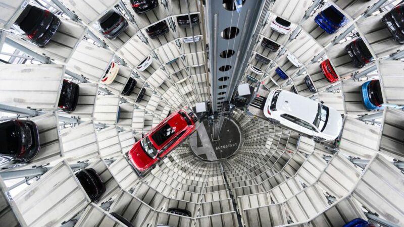 VW und Mercedes: Gewinne brechen um jeweils rund 40 Prozent ein