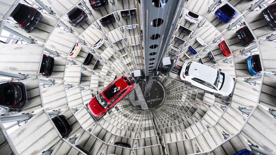 VW und Mercedes: Gewinne brechen um jeweils rund 40 Prozent ein VW und Mercedes: Gewinne brechen um jeweils rund 40 Prozent ein