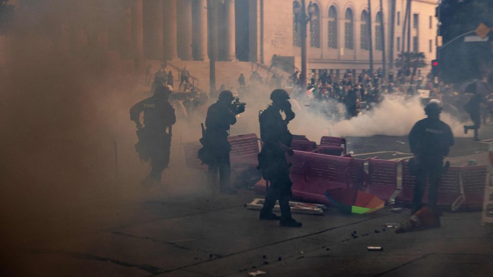 Donald Trump vs Los Angeles, Kalifornien: Pentagon schickt Hunderte Marineinfanteristen in die Stadt