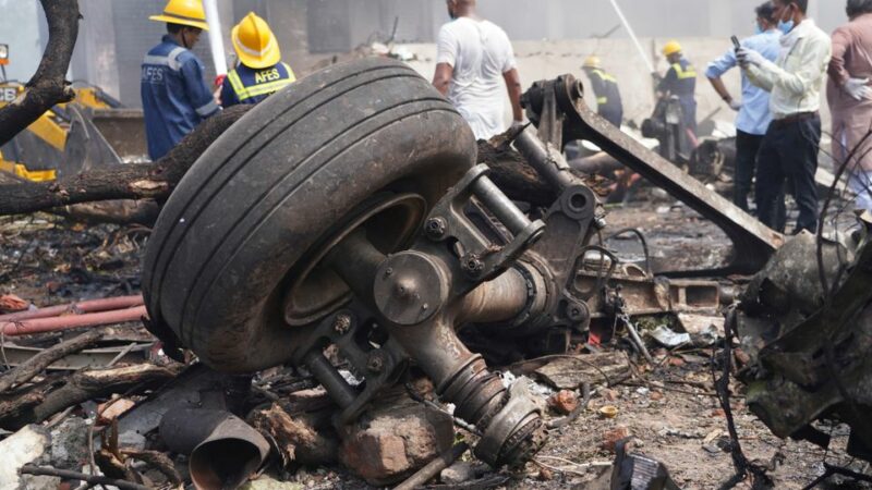 Indien: Vollgetankter Dreamliner stürzt in Gebäude – Zahl der Toten könnte steigen