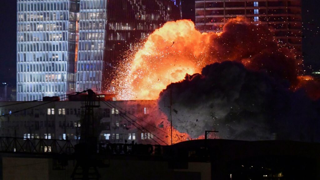 Israel-Iran-News: Irans Raketen treffen Israel – Rettungsdienst meldet Explosionen und einen Verletzten Israel-Iran-News: Irans Raketen treffen Israel – Rettungsdienst meldet Explosionen und einen Verletzten