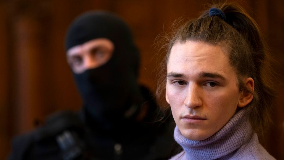 Ungarn: Aktivistin Maja T. spricht über Haftbedingungen und Vorwürfe der linken Gewalt Ungarn: Aktivistin Maja T. spricht über Haftbedingungen und Vorwürfe der linken Gewalt