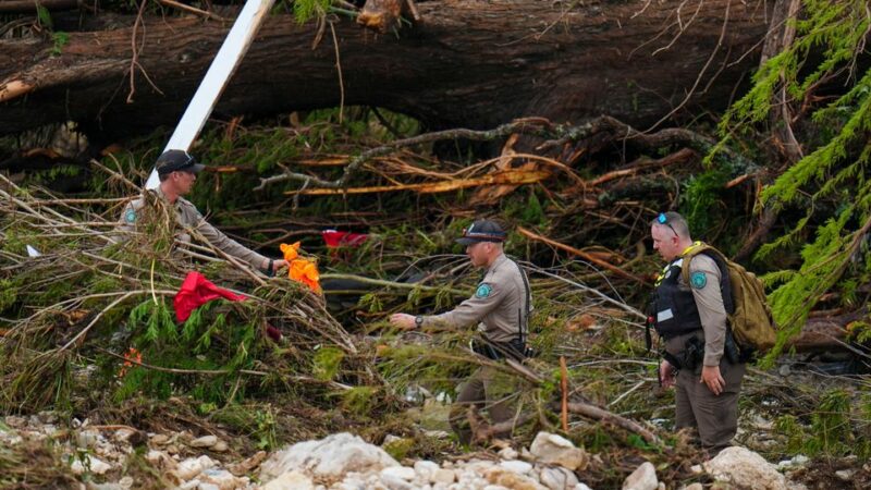 Texas: Opferzahl steigt auf mindestens 50 – Suche nach Vermissten dauert an